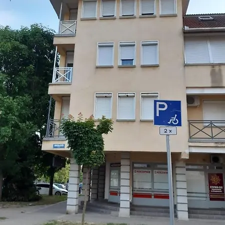 Neptun Apartman Apartment Hajduszoboszlo